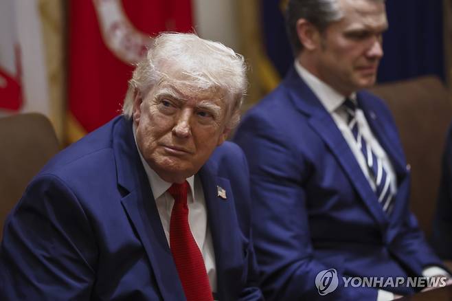 내각회의에서 발언하는 트럼프 대통령  [UPI=연합뉴스 자료사진. 재판매 및 DB 금지]