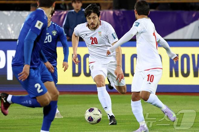 이란 축구대표팀 공격수 사르다르 아즈문. ⓒ AFP=뉴스1