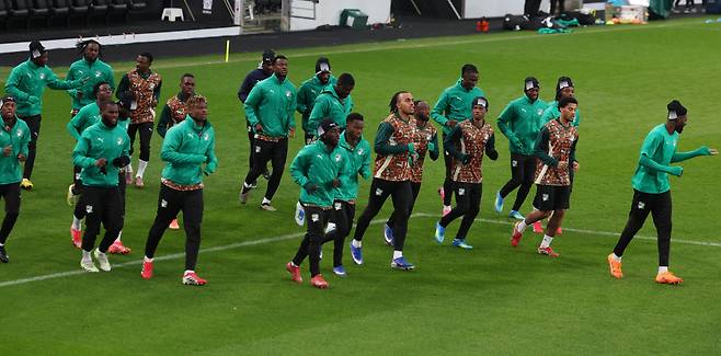 한국과 격돌할 코트디부아르

    (밀턴킨스[영국]=연합뉴스) 최재구 기자 = 한국과의 경기를 앞둔 코트디부아르 축구대표팀 선수들이 27일(현지시간) 경기가 열릴 영국 밀턴킨스 스타디움 MK에서 공식 훈련을 하고 있다.  2026.3.28

    jjaeck9@yna.co.kr

(끝)





<저작권자(c) 연합뉴스, 무단 전재-재배포, AI 학습 및 활용 금지>