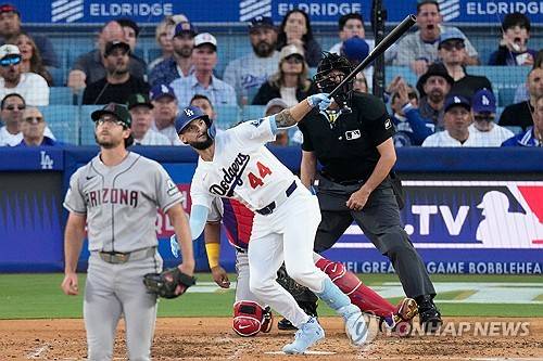 개막전에서 스리런 홈런을 때리는 앤디 파헤스. ⓒ연합뉴스 AP