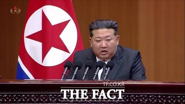 24일 북한 대외매체 조선중앙통신에 따르면 김 위원장은 전날 조선민주주의인민공화국 최고인민회의 제15기 제1차 회의 시정연설에서 "한국을 가장 적대적인 국가로 공인하고 가장 명백한 언사와 행동으로 철저히 배척하고 무시하면서 다뤄 나가겠다"고 밝혔다. 사진은 지난해 9월 열렸던 최고인민회의에서 김 위원장이 발언하는 모습. /뉴시스, 조선중앙TV 갈무리