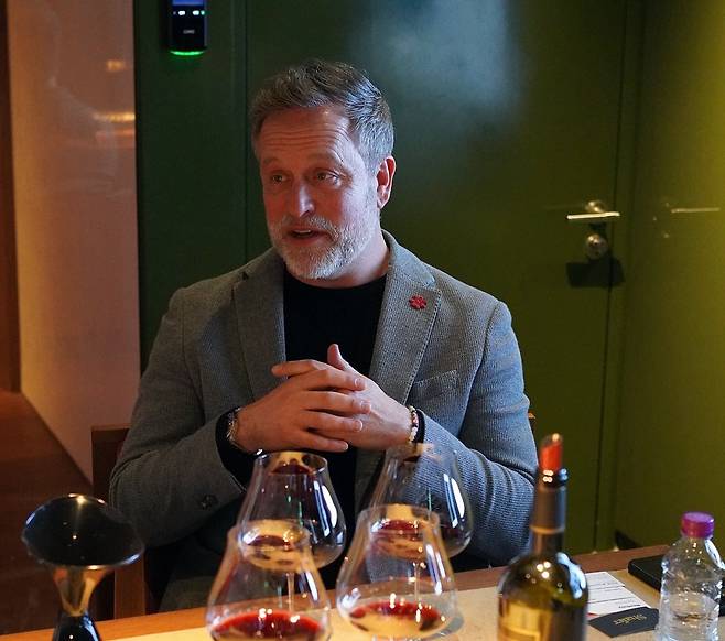 쉐이퍼 최고경영자(CEO) 크리스 에이버리가 신세계를 인수 파트너로 선택한 이유를 설명하고 있다. 사진=신세계L&B