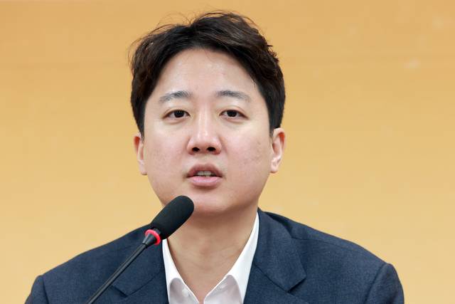 이준석 개혁신당 대표가 지난 26일 국회에서 열린 최고위원회의에 참석해 발언하고 있다. 연합뉴스