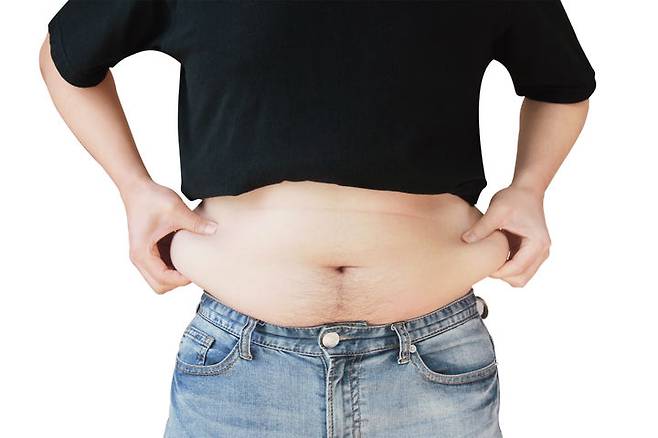 [서울=뉴시스]영국의 한 40대 여성이 비만 치료제의 도움으로 설탕 중독을 극복하고 1년 만에 약 43㎏을 감량해 화제가 되고 있다. (사진=유토이미지)&nbsp; *재판매 및 DB 금지