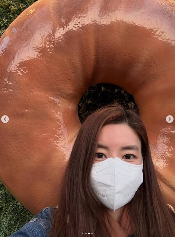 ▲ 박노해 사진전 인증샷을 공개한 김규리. 출처 l 김규리 SNS