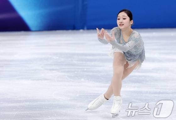 피겨 신지아가 17일(현지시간) 이탈리아 밀라노 아이스스케이팅 아레나에서 열린 2026 밀라노·코르티나담페초 동계올림픽 피겨 스케이팅 여자 싱글 쇼트 프로그램에서 연기를 펼치고 있다. /사진=뉴스1