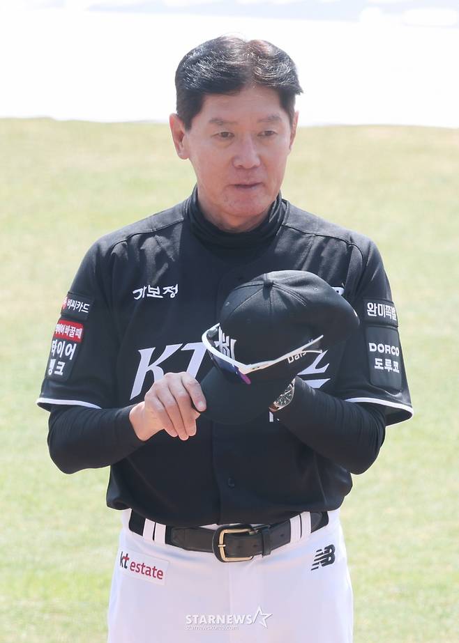 [B하인드★] KT맨 김현수, 개막전 20안타 달성! 옛 캡틴 오지환 등진 채 환호작약!