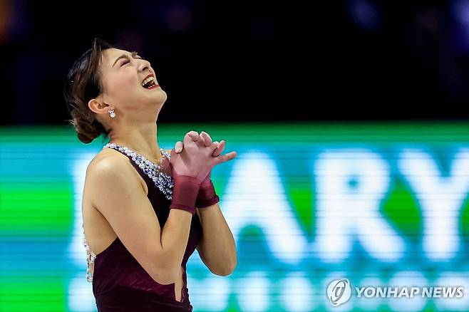 눈물 흘리는 사카모토 가오리 [EPA=연합뉴스]