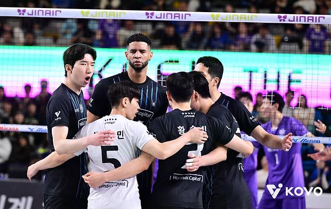 득점 후 기뻐하는 현대캐피탈 선수들 [한국배구연맹 제공. 재판매 및 DB 금지]