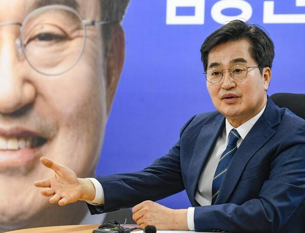 더불어민주당 김동연 경기지사 경선 후보가 기호일보와의 인터뷰에서 발언하고 있다.