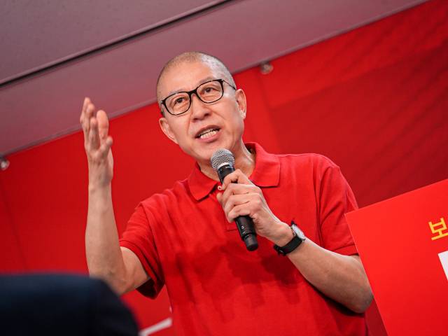 3선에 도전하는 박형준 부산시장이 28일 부산진구 부전동의 한 빌딩에서 경선 출마 선언을 하고 있다. 연합뉴스