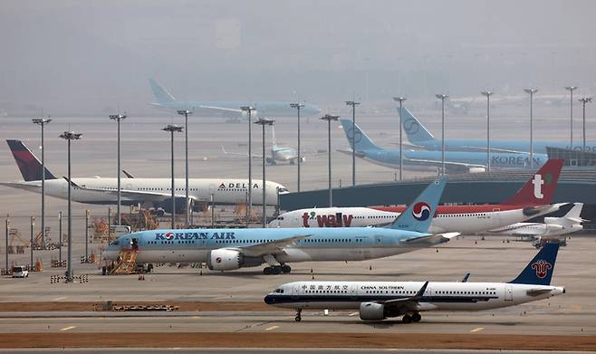 ▲ 지난 16일 인천공항 전망대에서 바라본 국내 항공기 모습. 연합뉴스