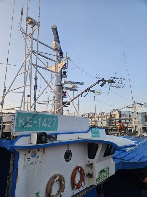 스타링크 장비가 제주도 인근 배에 장착돼 있다. 사진=독자제공
