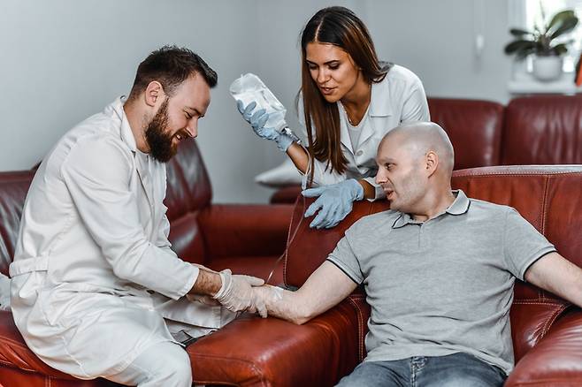 같은 항암제를 써도 누구는 효과를 보고, 누구는 전혀 반응이 없는 이유는 무엇일까. 사진=게티이미지뱅크