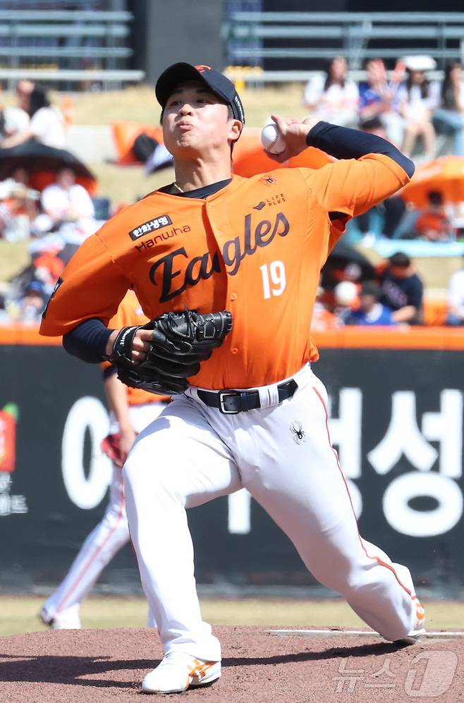 29일 대전 한화생명볼파크에서 열린 2026 신한 SOL KBO리그 키움 히어로즈와 한화 이글스의 경기에서 한화 왕옌청이 선발 투구하고 있다 2026.3.29 ⓒ 뉴스1 김기남 기자