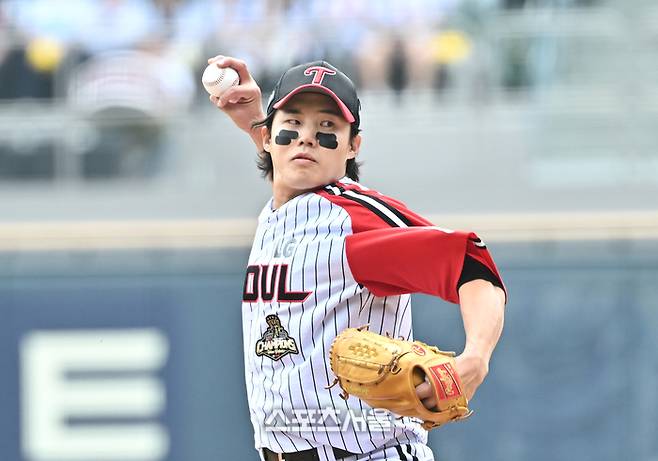 LG 임찬규가 29일 잠실구장에서 열린 2026 KBO 리그 KT와 경기에 선발 등판해 힘차게 공을 던지고 있다. 잠실 | 박진업 기자 upandup@sportsseoul.com