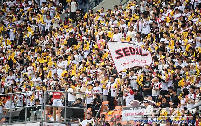 29일 잠실구장에서 열린 LG와 KT의 경기. LG 팬들이 응원전을 펼치고 있다. 잠실=박재만 기자 pjm@sportschosun.com/2026.03.29/