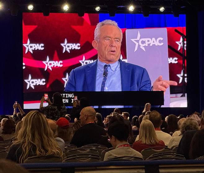 로버트 F. 케네디 주니어 보건복지부 장관이 28일 텍사스주 그레이프바인에서 열린 보수정치행동회의(CPAC)에 참석해 발언을 하고 있다. /그레이프바인(텍사스주)=김은중 특파원