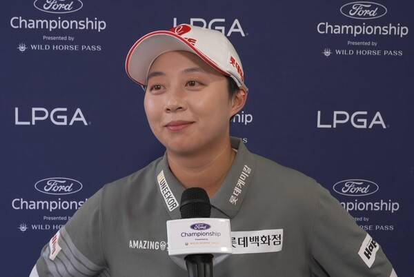 넬리 코다, 윤이나 프로, 리디아 고 등과 2026년 미국여자프로골프(LPGA) 투어 '포드 챔피언십 프리젠티드 바이 와일드 호스 패스' 우승 경쟁에 뛰어든 디펜딩 챔피언 김효주 프로가 3라운드 경기 후 인터뷰하는 모습이다. 사진출처=LPGA가 제공한 인터뷰 영상 화면 켑처 (사진을 무단으로 사용하지 마십시오.)