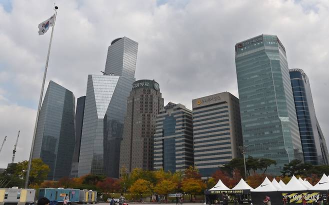 한국의 금융기업들이 밀집해 있는 서울 여의도 금융가 사진=한경DB