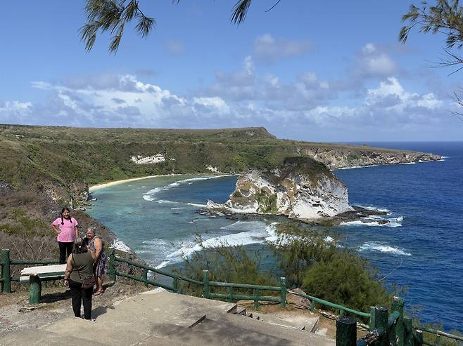 맑은 날씨의 사이판 새섬. 김지은 여행+ 기자