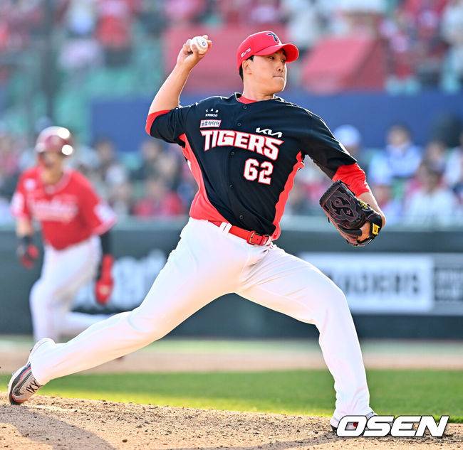 [OSEN=인천, 민경훈 기자] 28일 인천 SSG랜더스필드에서 ‘2026 신한 SOL KBO리그’ SSG 랜더스와 KIA 타이거즈의 개막전이 열렸다.이 경기에서 SSG은 KIA에 7-6로 승리했다. 개막전부터 짜릿한 끝내기 승리를 거뒀다.9회말 마운드에 오른 KIA 정해영이 힘차게 공을 뿌리고 있다. 2026.03.28&nbsp;/ rumi@osen.co.kr