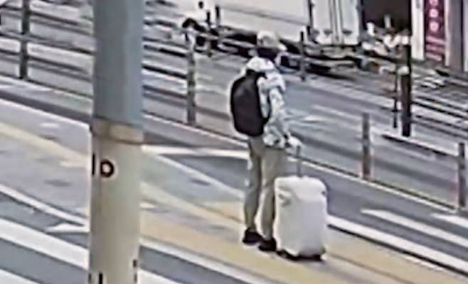 김씨는 범행 후 옷을 갈아입은 후 피묻은 옷과 흉기를 여행용 캐리어에 담아 이동하는 등 치밀하게 행동했다. ⓒMBC 방송화면 캡쳐