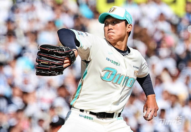 NC 구창모가 28일 창원에서 열린 두산과 시즌 개막전 선발 등판해 공을 던지고 있다. NC 다이노스 제공