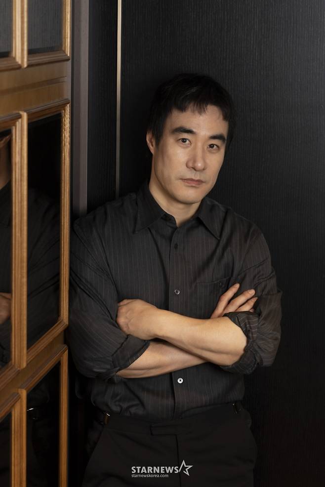 영화 '끝장수사'(감독 박철환)의 주연배우 배성우가 26일 진행된 라운드 인터뷰를 위해 포즈를 취하고 있다. /사진제공=에이스메이커무비웍스 2026.03.26 /사진=이동훈 photoguy@