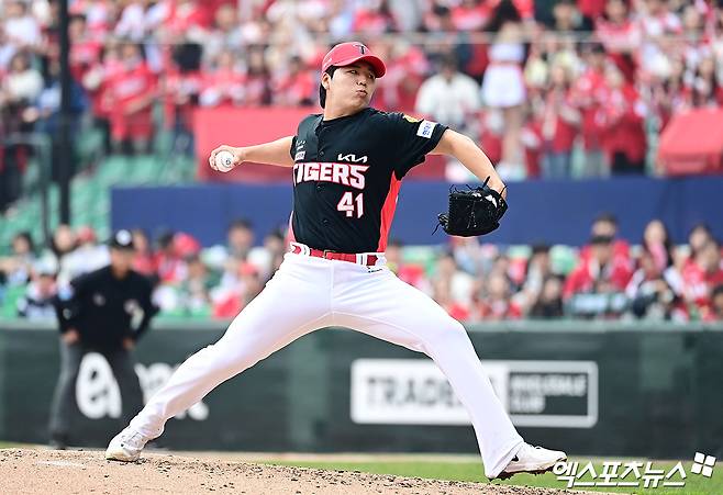 29일 오후 인천SSG랜더스필드에서 열린 '2026 신한 SOL Bank KBO리그' KIA 타이거즈와 SSG 랜더스의 경기, 3회말 KIA 투수 황동하가 역투하고 있다. 인천, 박지영 기자