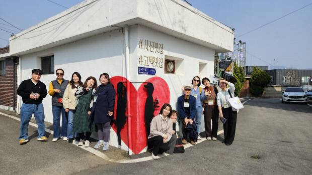 곡성군은 지난 27일 곡성읍 시가지 일원에서 '옹기종기 마음정원 투어' 2차 시범운영을 진행했다고 밝혔다. 곡성군 제공