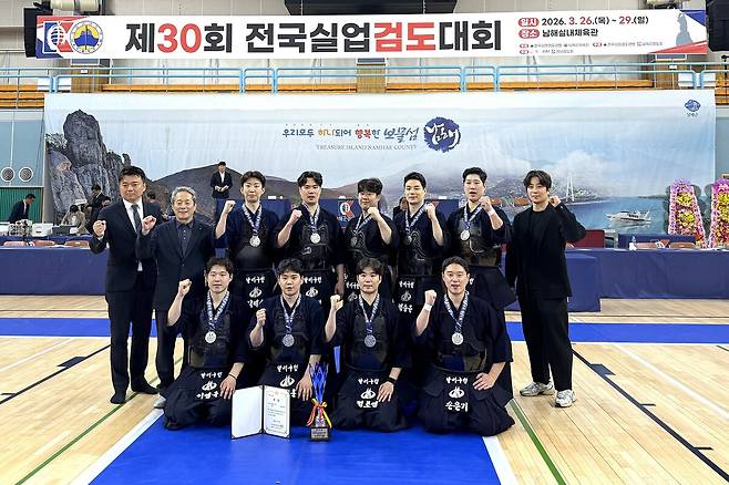 제30회 전국실업검도대회에서 준우승을 차지한 대구 달서구청 검도부의 모습. /대구 달서구 제공