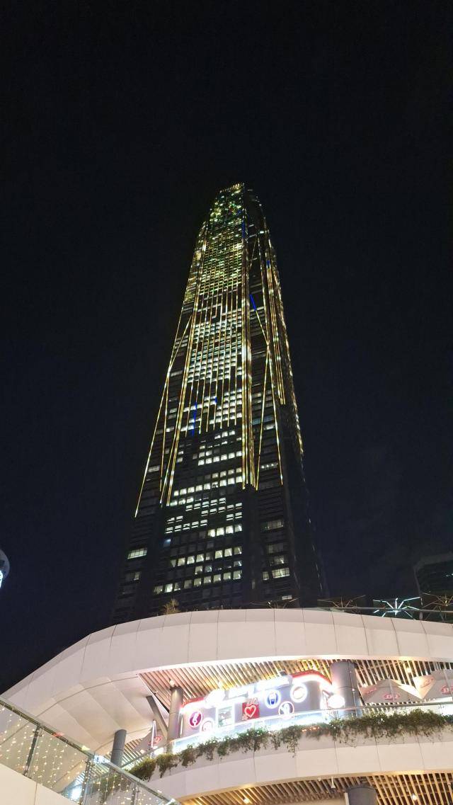 중국 광둥성 선전(深川)시에 있는 마천루 '핑안 금융센터(Ping An Finance Center)'. 중국에서 2번째, 세계에서 4~5위권 높이를 자랑한다. [사진=조성준 기자]