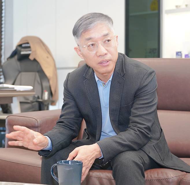 최영호 엑세스바이오 회장이 지난 23일 팜이데일리와 인터뷰를 진행하고 있다.(사진=엑세스바이오)