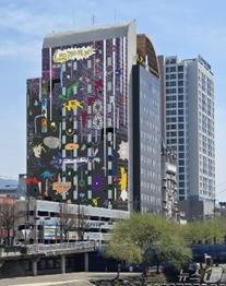 대형벽화가 설치된 'L7 충장 바이 롯데호텔'/뉴스1