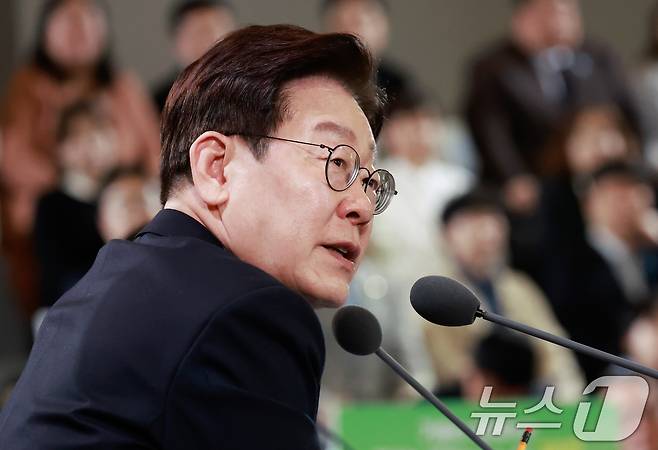 이재명 대통령이 30일 제주 한라대학교에서 열린 '제주의 마음을 듣다' 타운홀미팅 간담회에서 발언을 하고 있다. 2026.3.30 ⓒ 뉴스1 이재명 기자