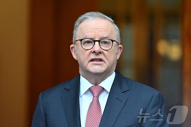 앤서니 앨버니지 호주 총리가 10일 캔버라의 국회의사당에서 기자회견을 하고 있다. 2026.3.10. ⓒ 뉴스1 ⓒ 로이터=뉴스1