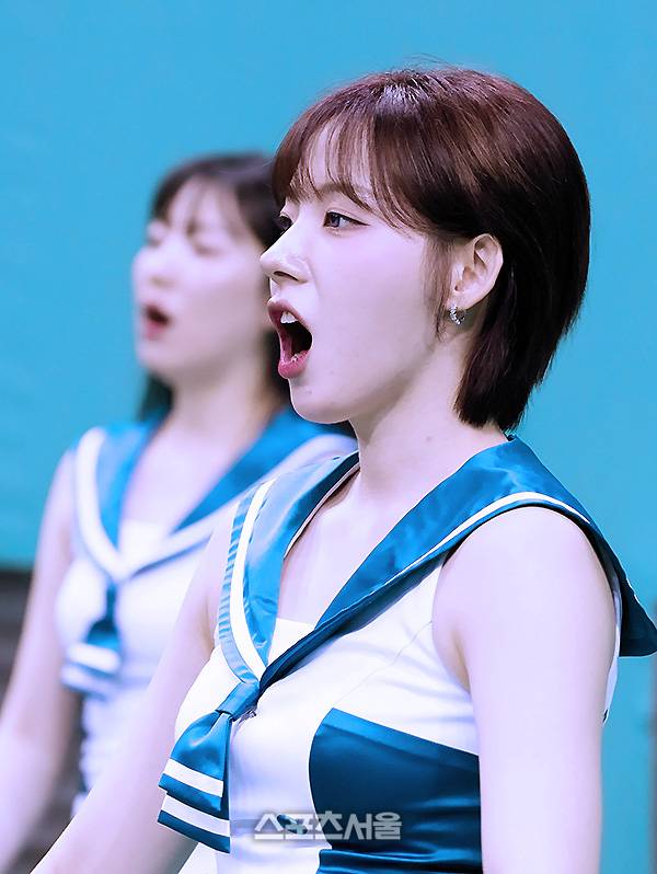‘표정 극과 극’ 하지원 치어리더, 대체 무슨 일이?
