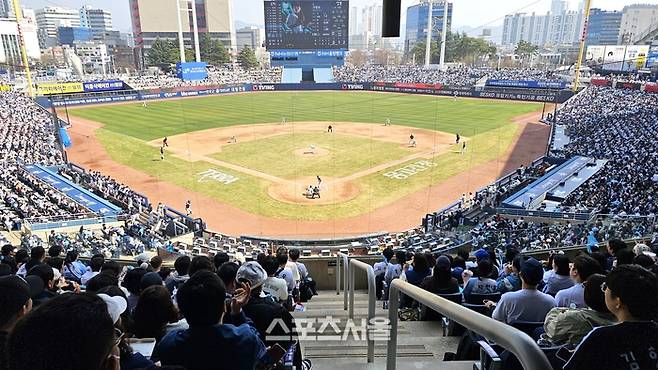 NCと斗山の2026シーズンKBOリーグ開幕戦が開かれた28日、昌原NCパークが満員観客でいっぱいだ。写真マサン＝チャンガンフン記者 zzang@sportsseoul.com