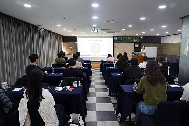 안동시는 26일부터 이틀간 부산 해운대구 일원에서 '글로벌 안동 공무원 통역지원단 역량 강화 실무교육'을 실시했다. /안동시