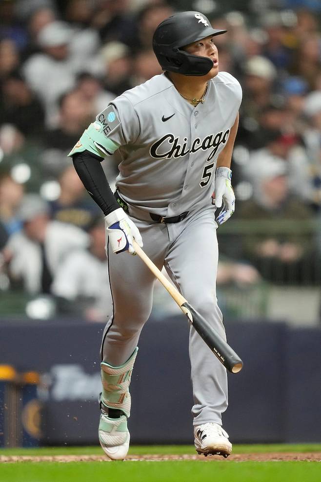 타구 방향을 지켜보는 무라카미 무네타카. 밀워키=AP 뉴시스