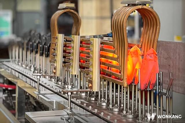 원강이 공급하는 굴착용 부품 ‘BC 투스(Tooth)’의 브레이징 공정. 원강 제공