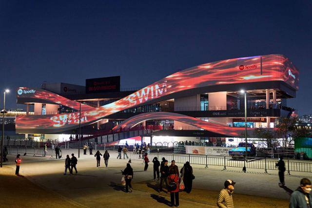 스포티파이가 방탄소년단 컴백을 기념해 서울 한강공원에서 연 이벤트 ‘SWIMSIDE’ 현장. 스포티파이 제공