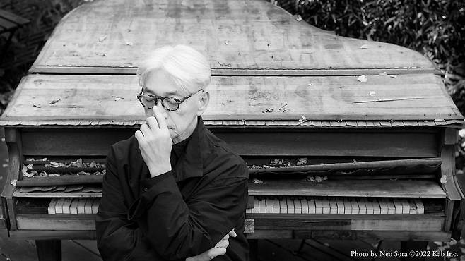 영화 ‘류이치 사카모토: 다이어리’. 2023년 타계 전 3년 6개월 간 써내려간 자필 일기를 토대로 한 영화다. [사진 영화사 진진]