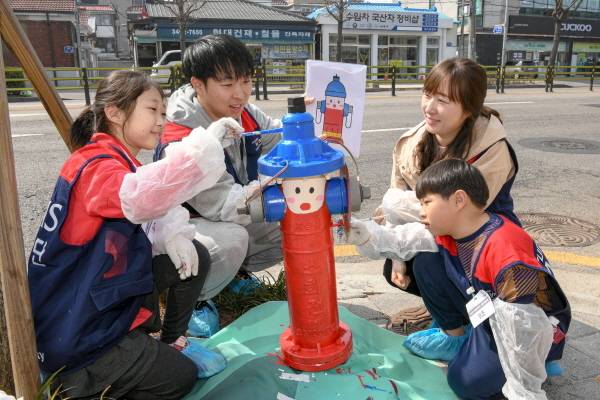 현대모비스 임직원 가족, 소화전 도색 봉사 ‘누적 1000개’ 목전 [사진 제공=현대모비스]