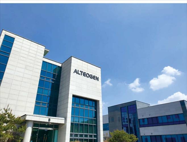 알테오젠이 코스닥 시가총액 1위 자리를 삼천당제약에 내줬다. 사진은 대전 유성구에 있는 알테오젠 본사 전경. (알테오젠 제공)