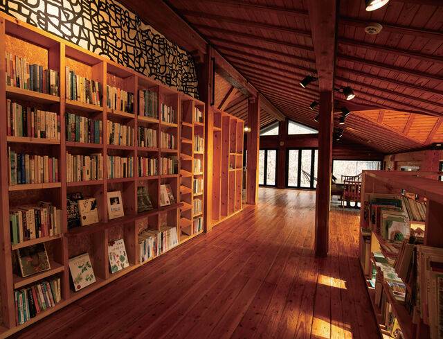 불필요한 것은 걷어내고, 필요한 것은 새로 만들며 가꿔온 공간에는 한 가족의 시간이 고스란히 담겨 있다.