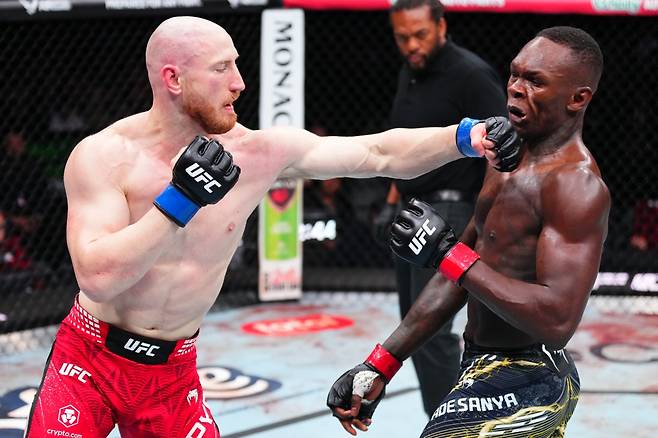 조 파이퍼(왼쪽)와 이스라엘 아데산야. /사진=UFC 제공