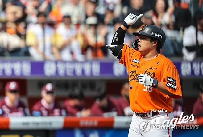 투런 홈런 친 한화 강백호 (서울=연합뉴스) 29일 대전 한화생명 볼파크에서 열린 2026 KBO리그 키움 히어로즈와 한화 이글스의 경기. 3회말 무사 1루 투런 홈런을 친 한화 강백호가 기뻐하며 그라운드를 돌고 있다. 2026.3.29 [한화 이글스 제공. 재판매 및 DB 금지] photo@yna.co.kr