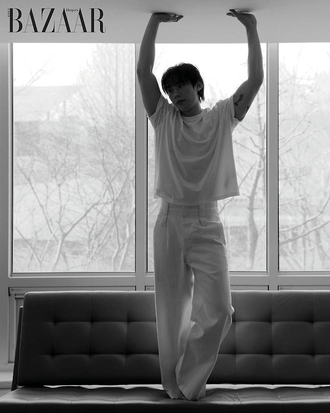 배우 김성철, '하퍼스 바자' 4월 호 공개 <사진 제공 : 하퍼스 바자 코리아(Harper’s BAZAAR)>